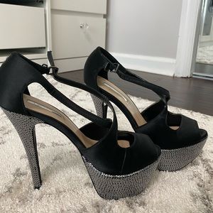 Platform sequins heels